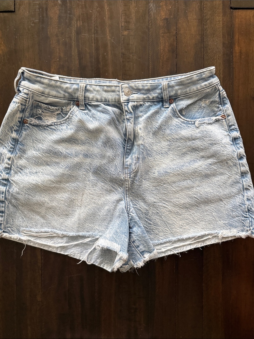 American Eagle Outfitters Light Wash Frayed Hem Denim Shorts